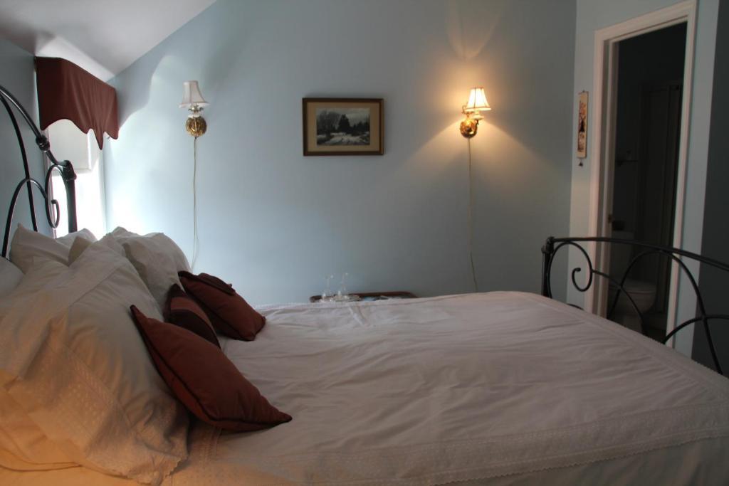 Tulips And Thistle B&B Truro Quarto foto